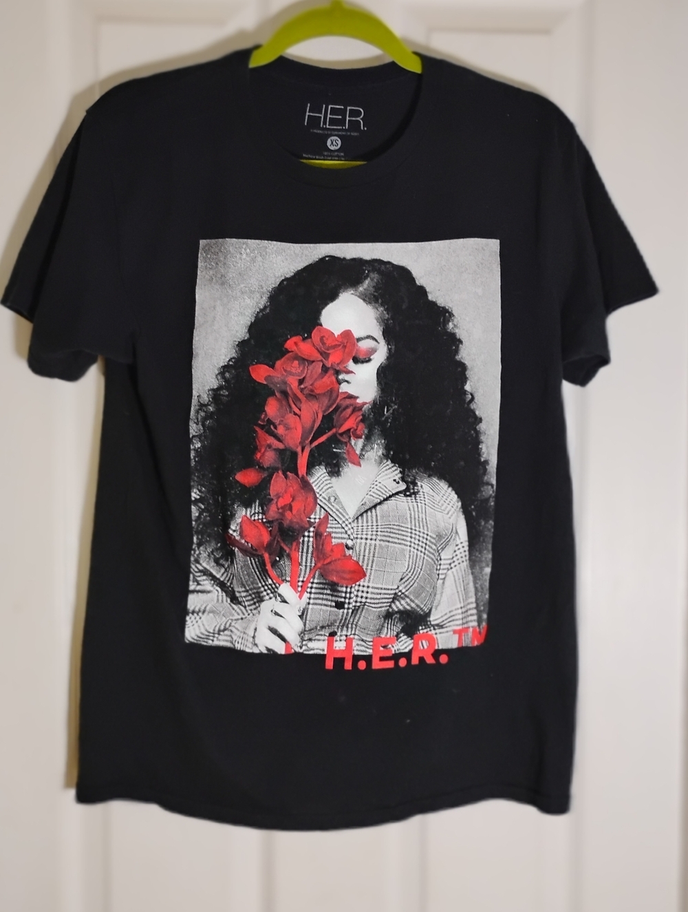 H.E.R. Black Red Cotton Graphic T-shirt XS
